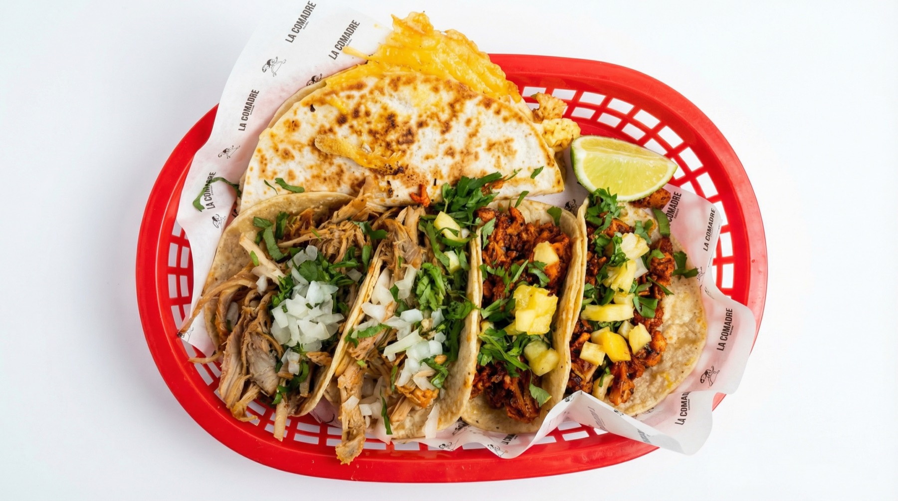 Canasta de tacos y gringa de La Comadre